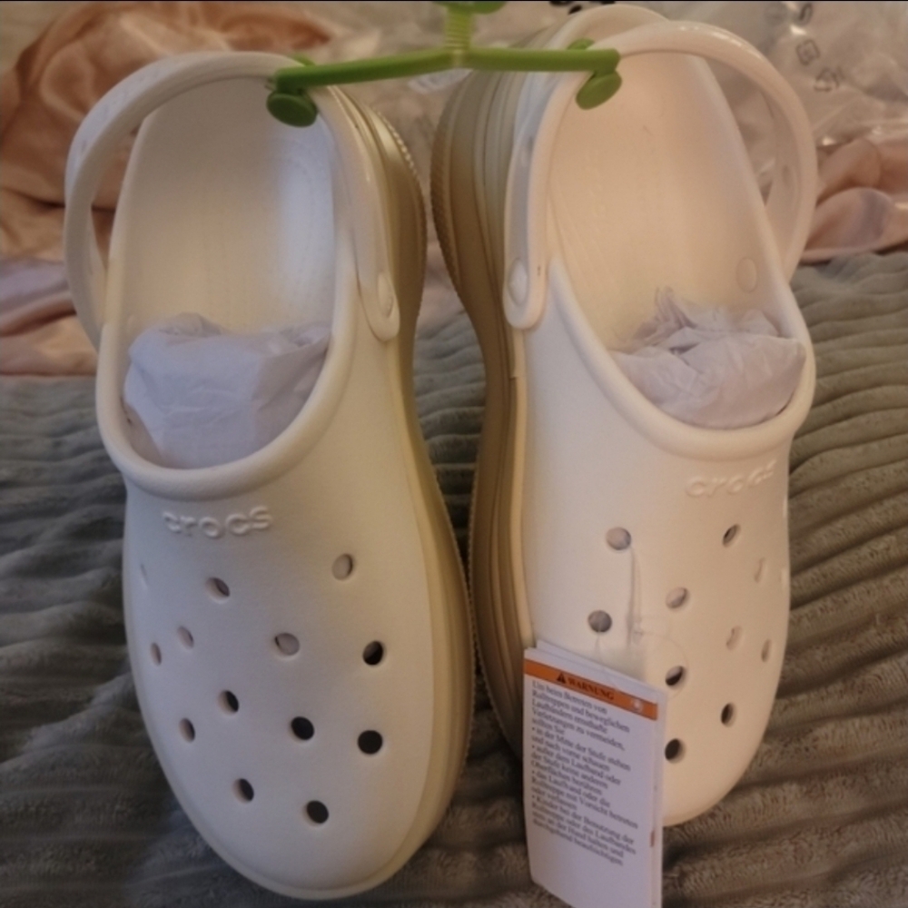 CROCS platform BNWT W9- Cream